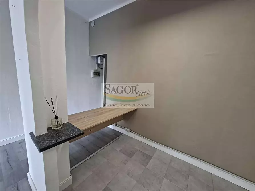 Immagine 2 di Negozio in affitto  a Pinerolo