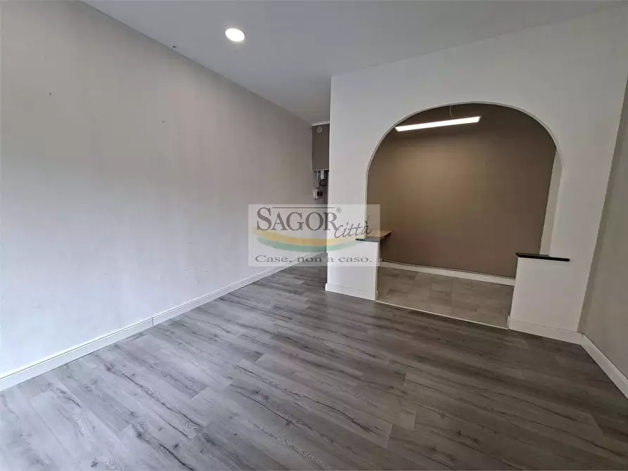 Immagine 3 di Negozio in affitto  a Pinerolo