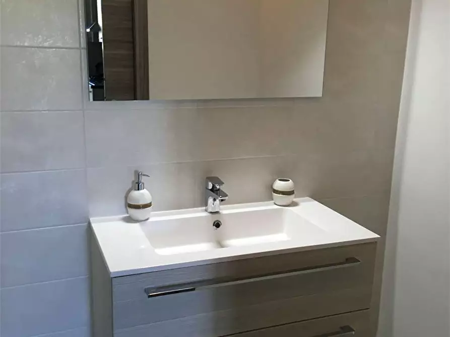 Immagine 20 di Bilocale in affitto  in via verdi a Golasecca