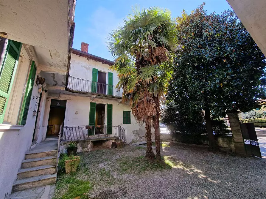 Immagine 1 di Porzione di casa in vendita  in Via Trieste a Travedona-Monate