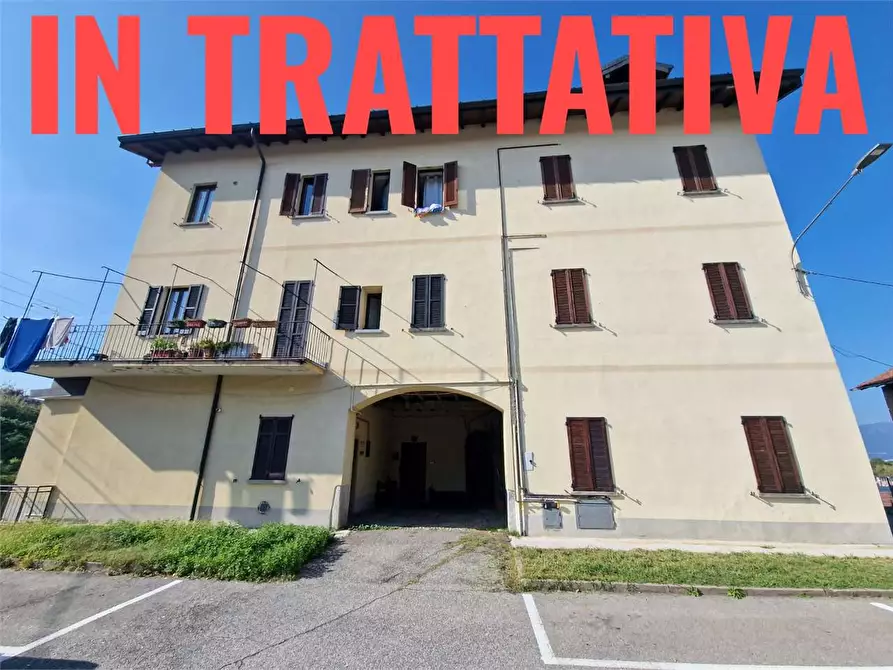 Immagine 1 di Trilocale in vendita  in piazza duca d' aosta a Varano Borghi