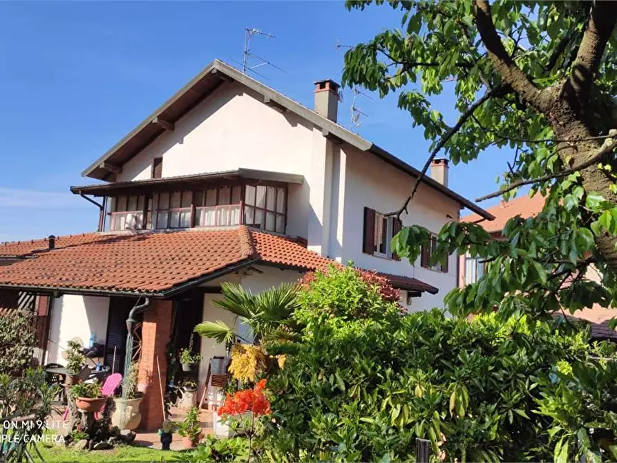 Immagine 2 di Porzione di villa in vendita  in Via Uponne a Ranco