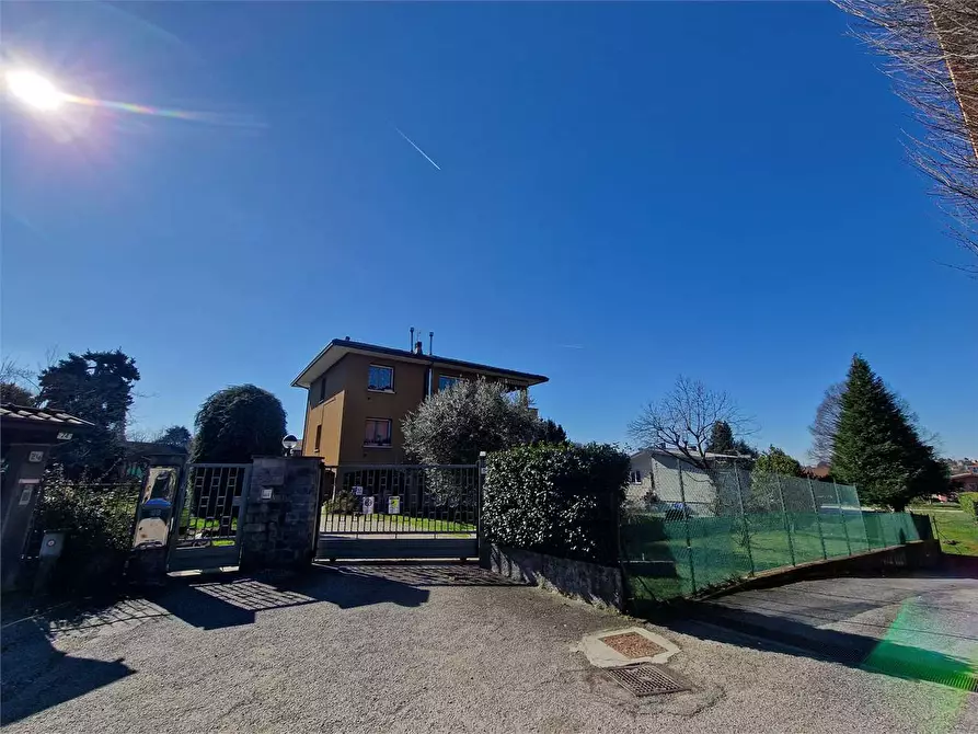 Immagine 34 di Villa in vendita  in via Gradisca a Buguggiate