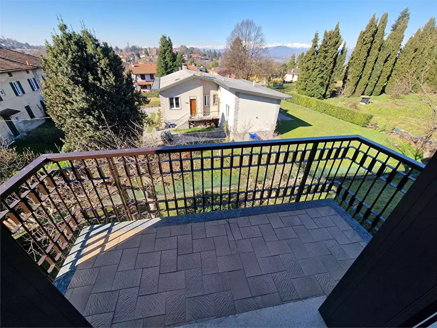 Immagine 37 di Villa in vendita  in via Gradisca a Buguggiate