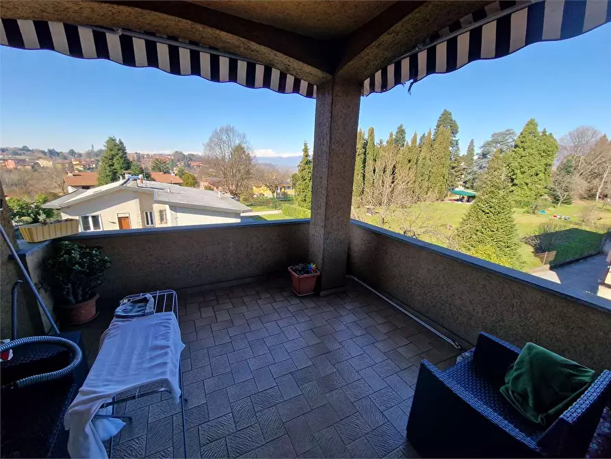 Immagine 2 di Villa in vendita  in via Gradisca a Buguggiate