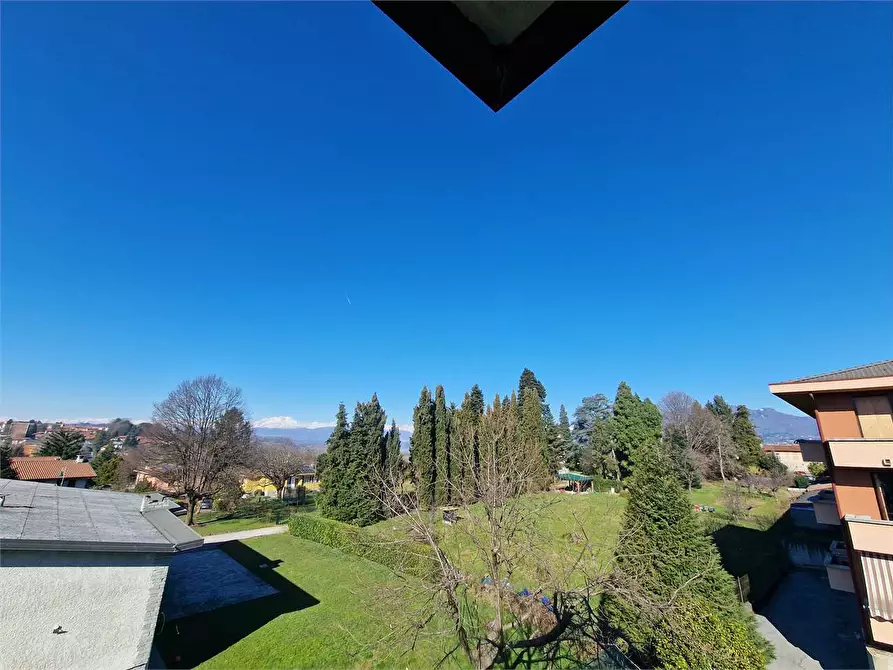 Immagine 42 di Villa in vendita  in via Gradisca a Buguggiate