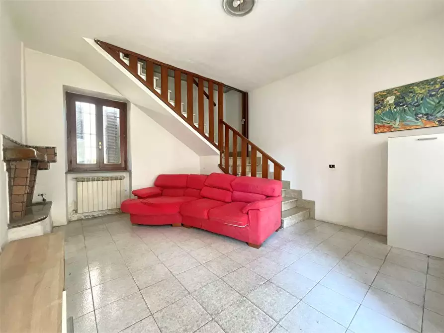 Immagine 2 di Porzione di casa in vendita  in via Verbano  26 a Casorate Sempione