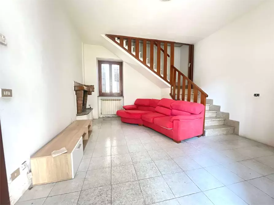 Immagine 2 di Porzione di casa in vendita  in via Verbano  26 a Casorate Sempione