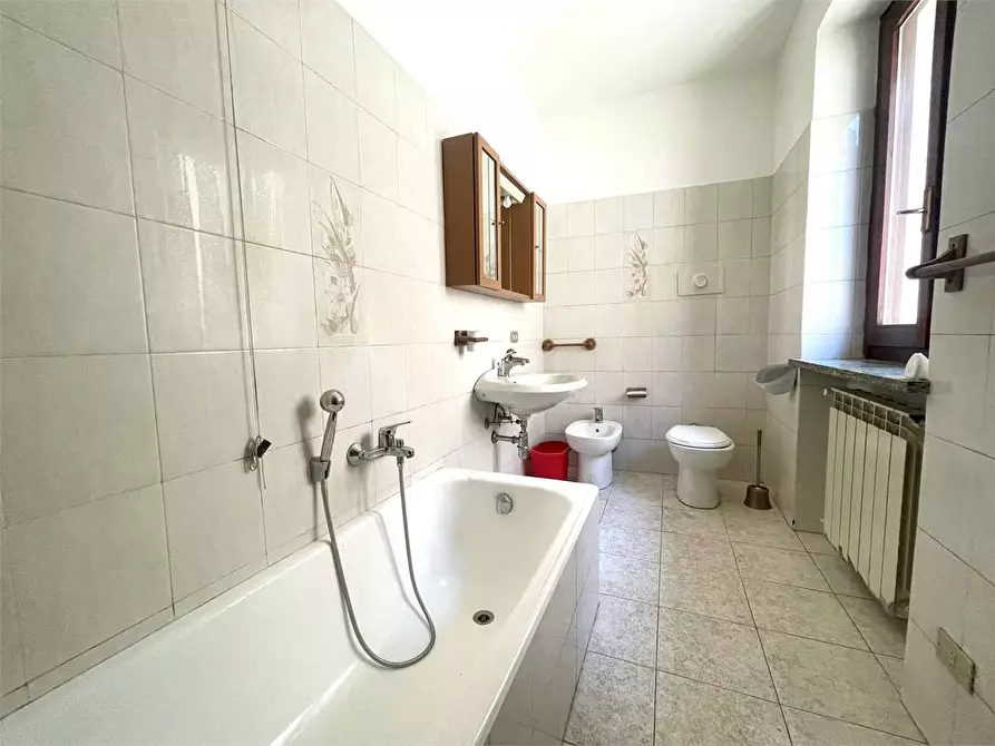 Immagine 18 di Porzione di casa in vendita  in via Verbano  26 a Casorate Sempione