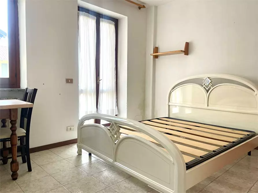 Immagine 12 di Porzione di casa in vendita  in via Verbano  26 a Casorate Sempione