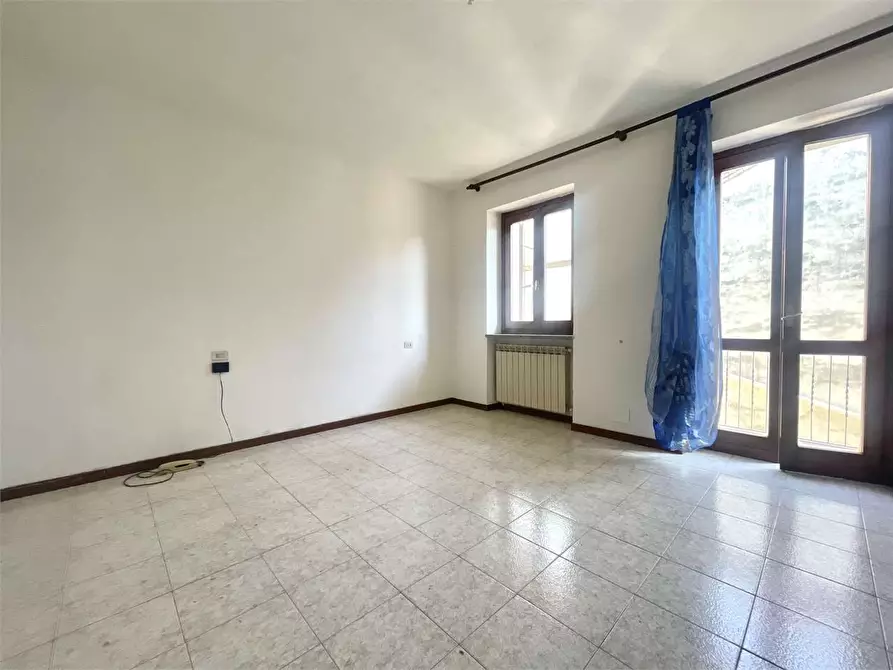 Immagine 16 di Porzione di casa in vendita  in via Verbano  26 a Casorate Sempione