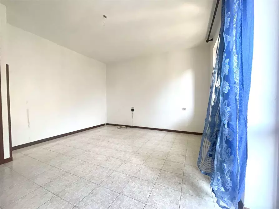 Immagine 15 di Porzione di casa in vendita  in via Verbano  26 a Casorate Sempione