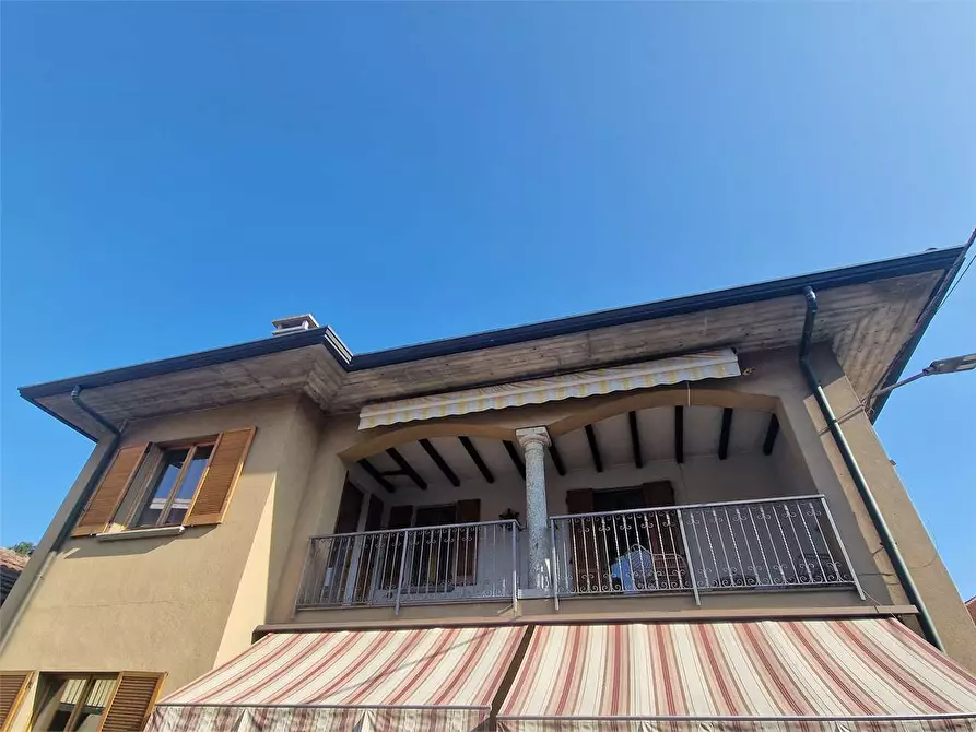 Immagine 20 di Casa bifamiliare in vendita  in via 25 Aprile a Travedona-Monate