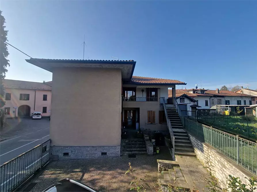 Immagine 22 di Casa bifamiliare in vendita  in via 25 Aprile a Travedona-Monate