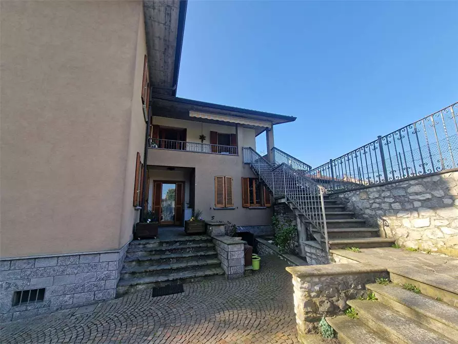 Immagine 23 di Casa bifamiliare in vendita  in via 25 Aprile a Travedona-Monate