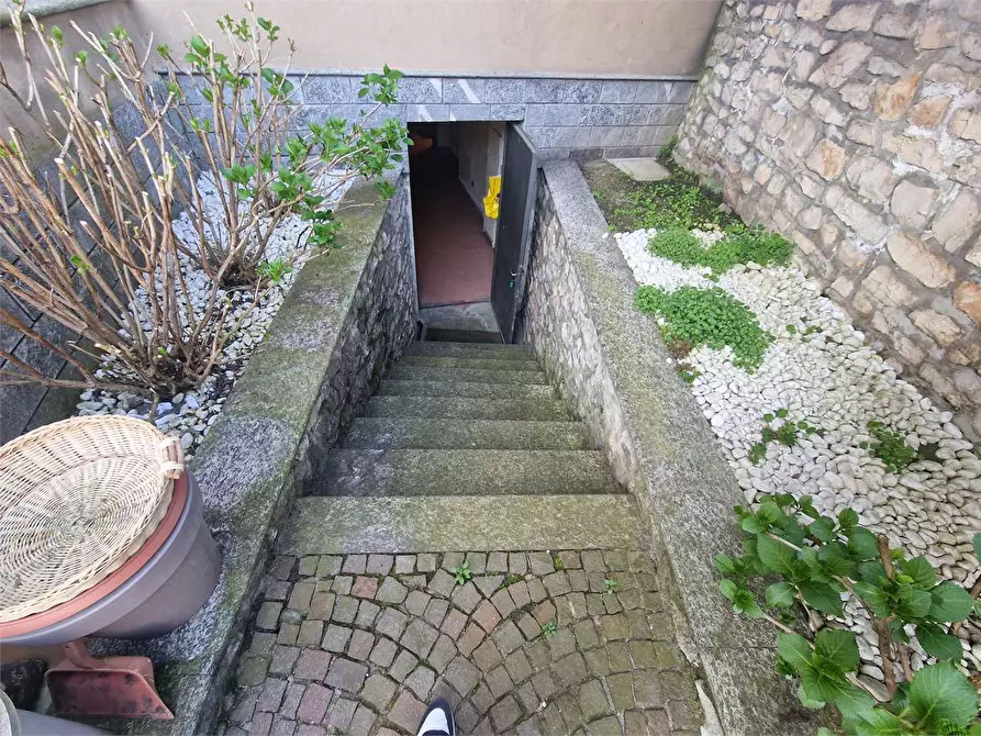 Immagine 26 di Casa bifamiliare in vendita  in via 25 Aprile a Travedona-Monate