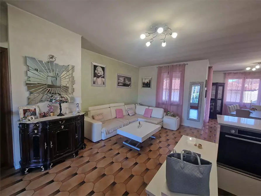 Immagine 9 di Casa bifamiliare in vendita  in via 25 Aprile a Travedona-Monate