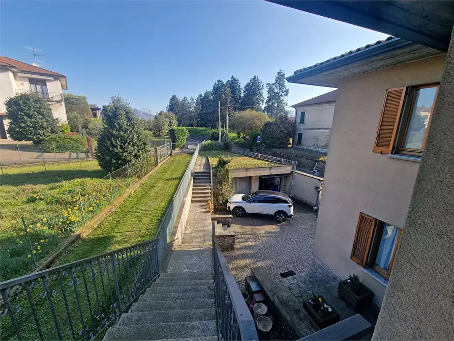 Immagine 46 di Casa bifamiliare in vendita  in via 25 Aprile a Travedona-Monate
