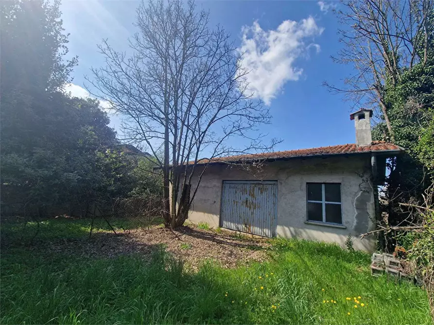 Immagine 2 di Rustico / casale in vendita  a Travedona-Monate
