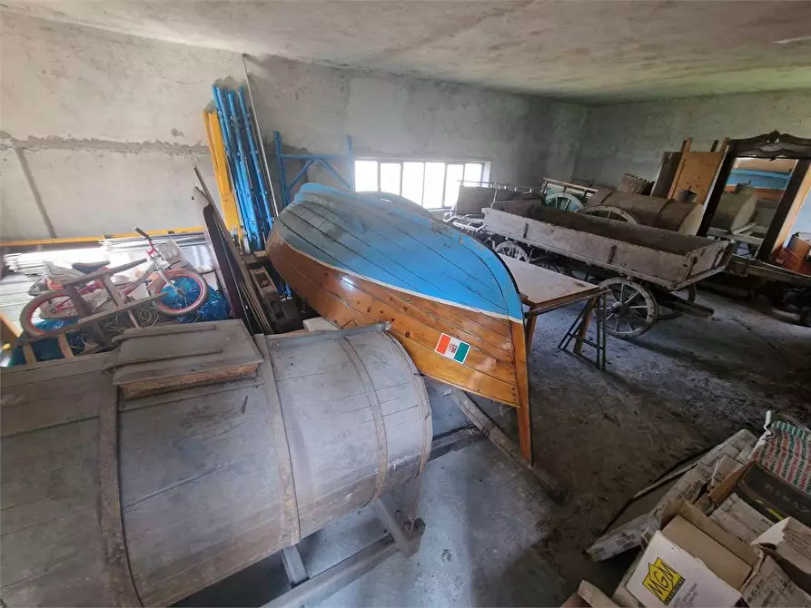 Immagine 8 di Rustico / casale in vendita  a Travedona-Monate