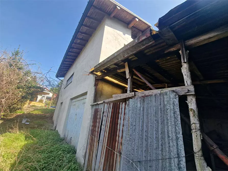 Immagine 7 di Rustico / casale in vendita  a Travedona-Monate