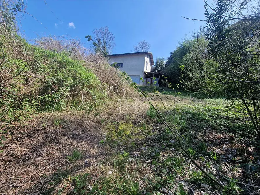 Immagine 11 di Rustico / casale in vendita  a Travedona-Monate