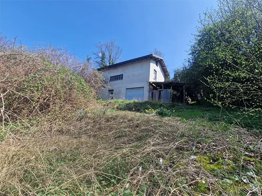 Immagine 6 di Rustico / casale in vendita  a Travedona-Monate