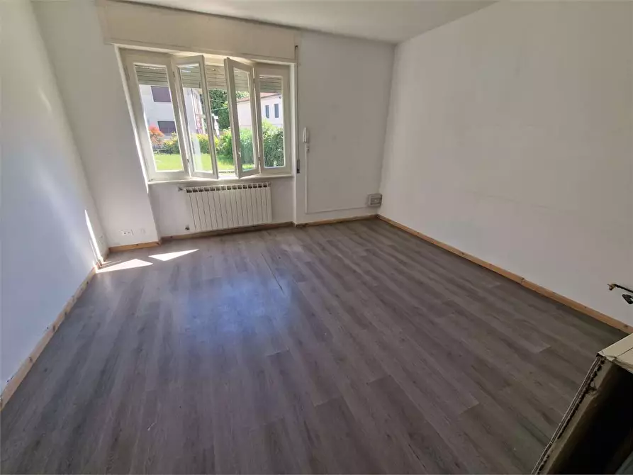 Immagine 6 di Porzione di casa in vendita  in Via Aldo Moro a Travedona-Monate