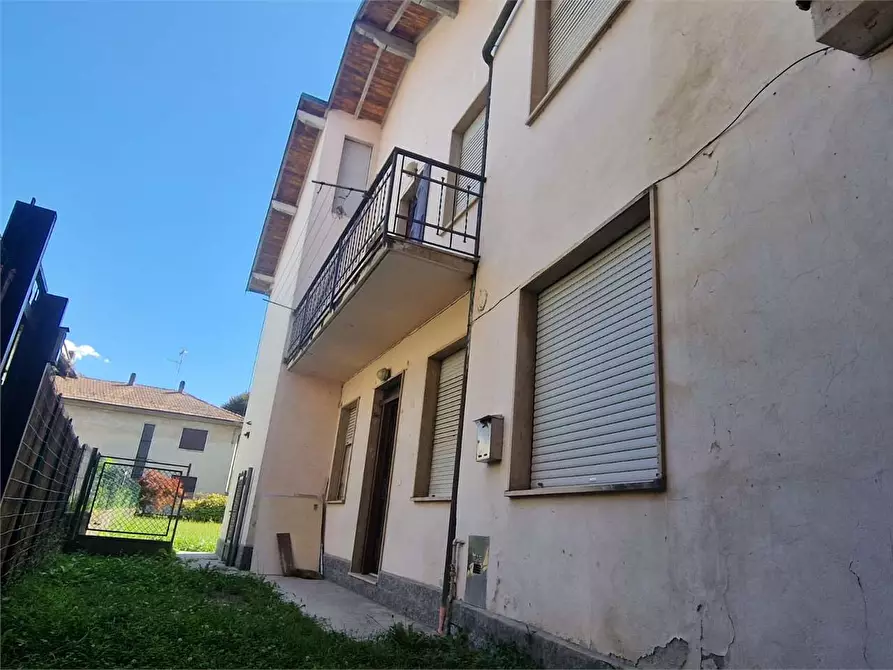 Immagine 3 di Porzione di casa in vendita  in Via Aldo Moro a Travedona-Monate