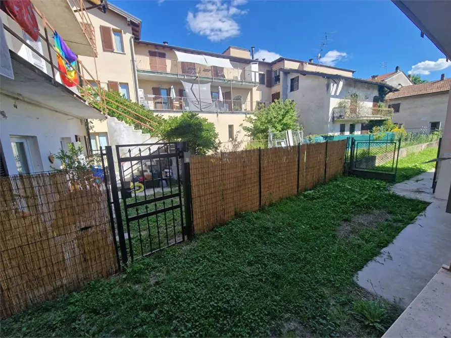 Immagine 4 di Porzione di casa in vendita  in Via Aldo Moro a Travedona-Monate