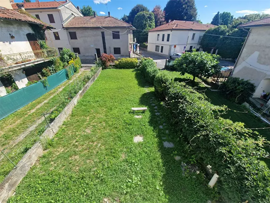 Immagine 1 di Porzione di casa in vendita  in Via Aldo Moro a Travedona-Monate