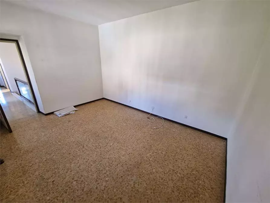 Immagine 21 di Porzione di casa in vendita  in Via Aldo Moro a Travedona-Monate