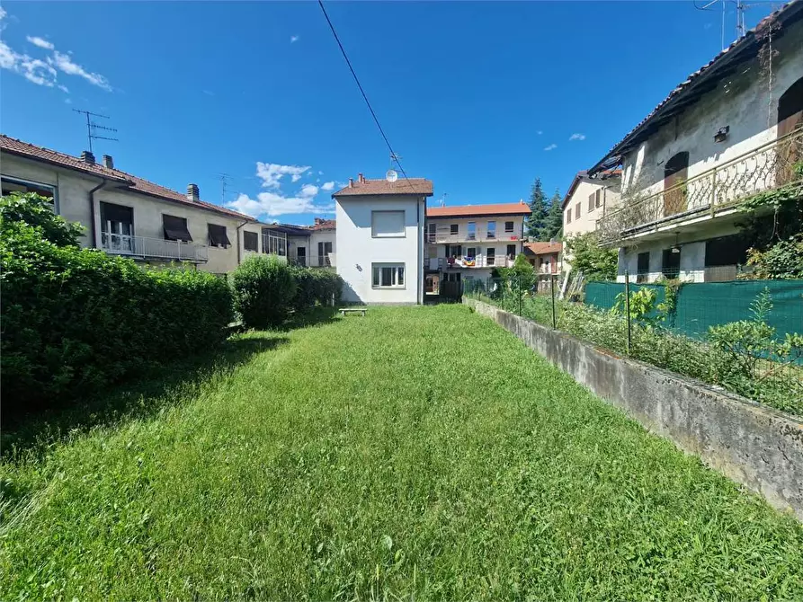 Immagine 2 di Porzione di casa in vendita  in Via Aldo Moro a Travedona-Monate