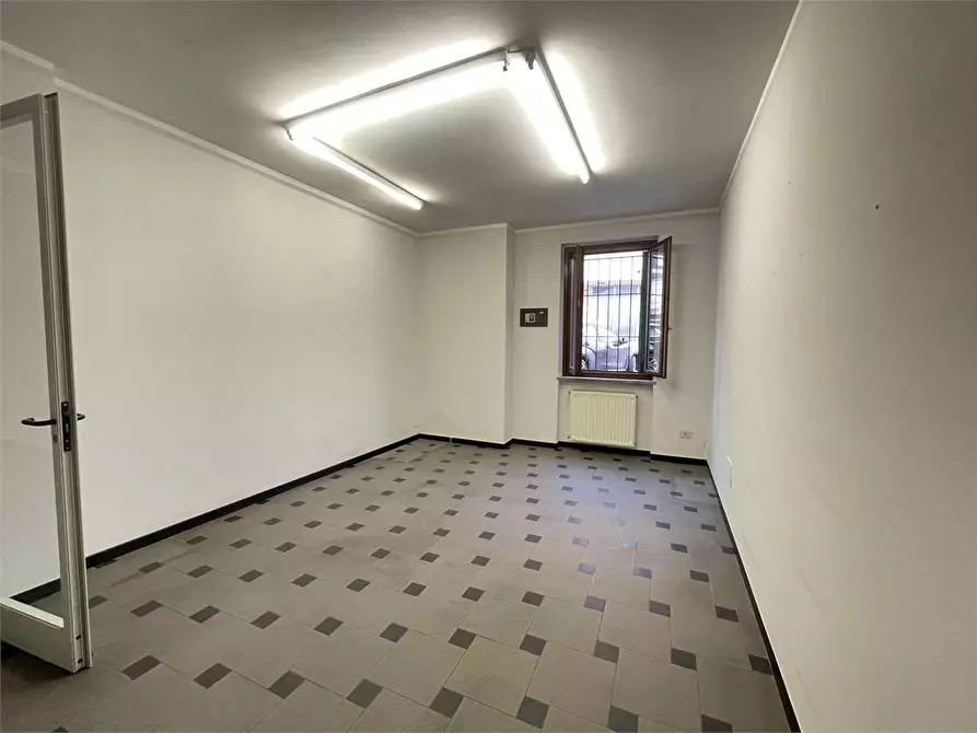 Immagine 7 di Ufficio in affitto  in via Roma  13 a Vergiate
