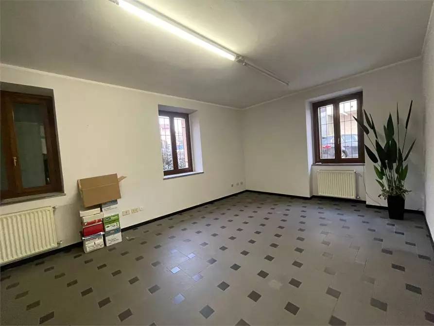 Immagine 1 di Ufficio in affitto  in via Roma  13 a Vergiate