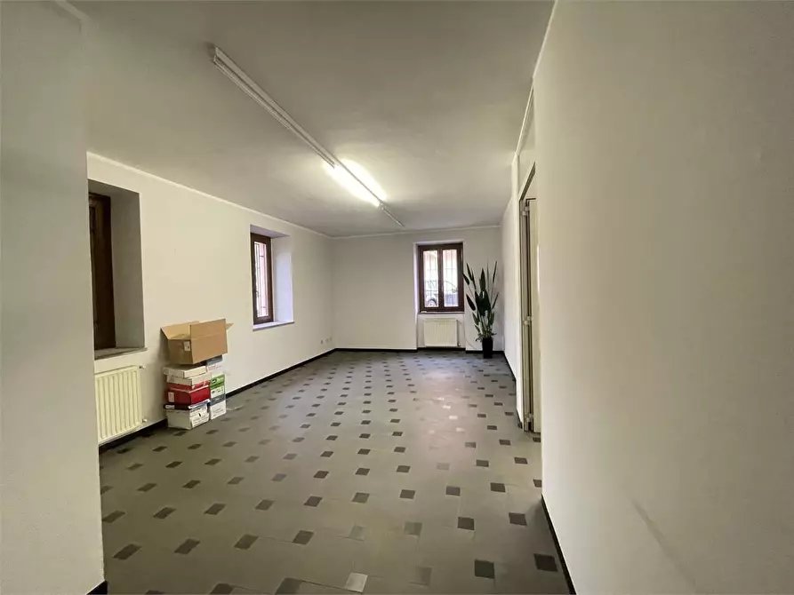 Immagine 3 di Ufficio in affitto  in via Roma  13 a Vergiate