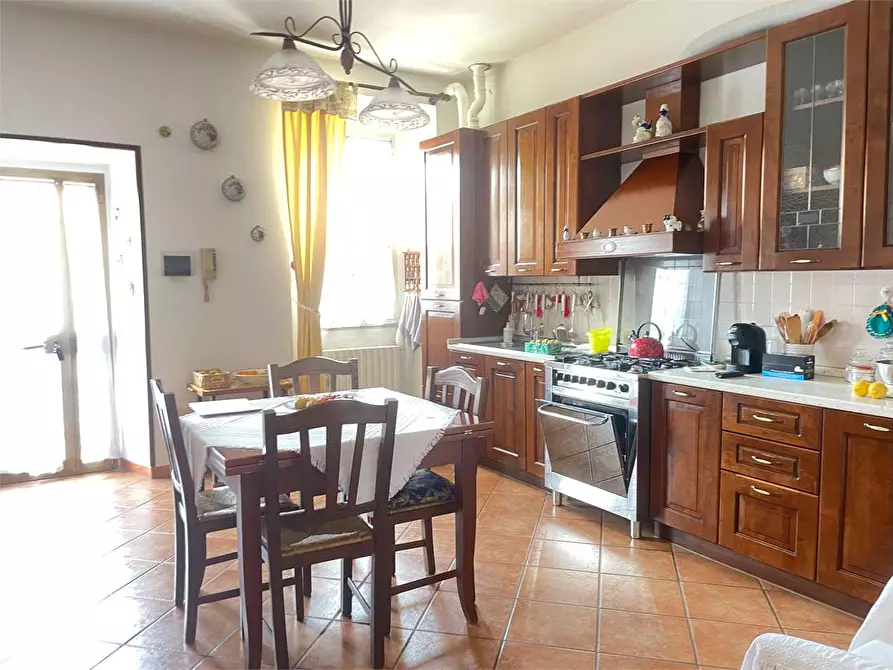 Immagine 1 di Quadrilocale in vendita  in Piazza Borghi a Varano Borghi