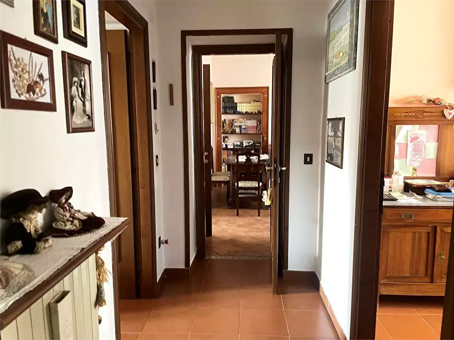 Immagine 12 di Quadrilocale in vendita  in Piazza Borghi a Varano Borghi