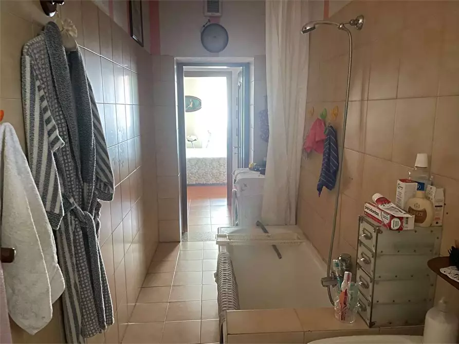 Immagine 13 di Quadrilocale in vendita  in Piazza Borghi a Varano Borghi