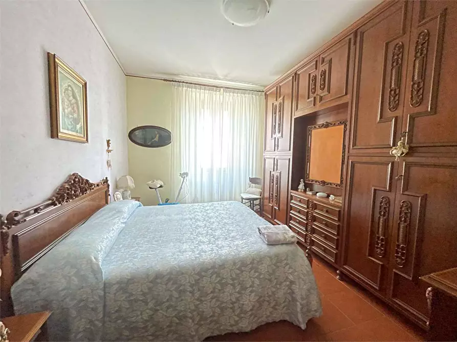 Immagine 11 di Quadrilocale in vendita  in Piazza Borghi a Varano Borghi