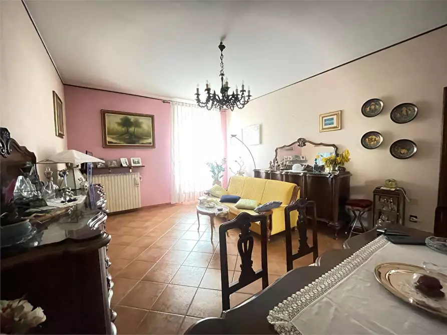 Immagine 3 di Quadrilocale in vendita  in Piazza Borghi a Varano Borghi