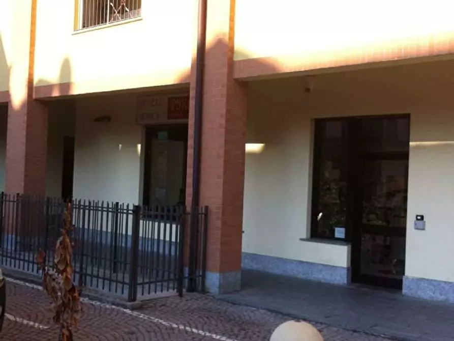 Immagine 3 di Negozio in vendita  in Piazza Modigliani 10/b a Nichelino