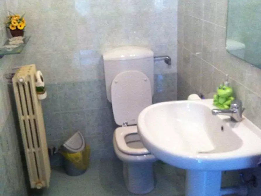 Immagine 4 di Negozio in vendita  in Piazza Modigliani 10/b a Nichelino