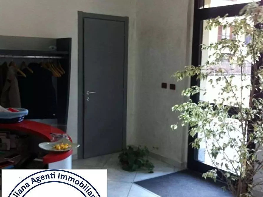 Immagine 5 di Negozio in vendita  in Piazza Modigliani 10/b a Nichelino