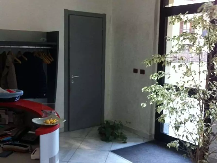Immagine 6 di Negozio in vendita  in Piazza Modigliani 10/b a Nichelino