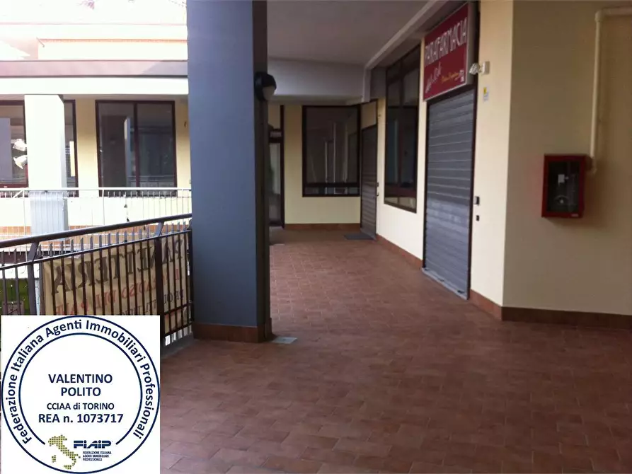 Immagine 5 di Negozio in vendita  in Via padre Giovanni Aliberti 45/47 a Vinovo