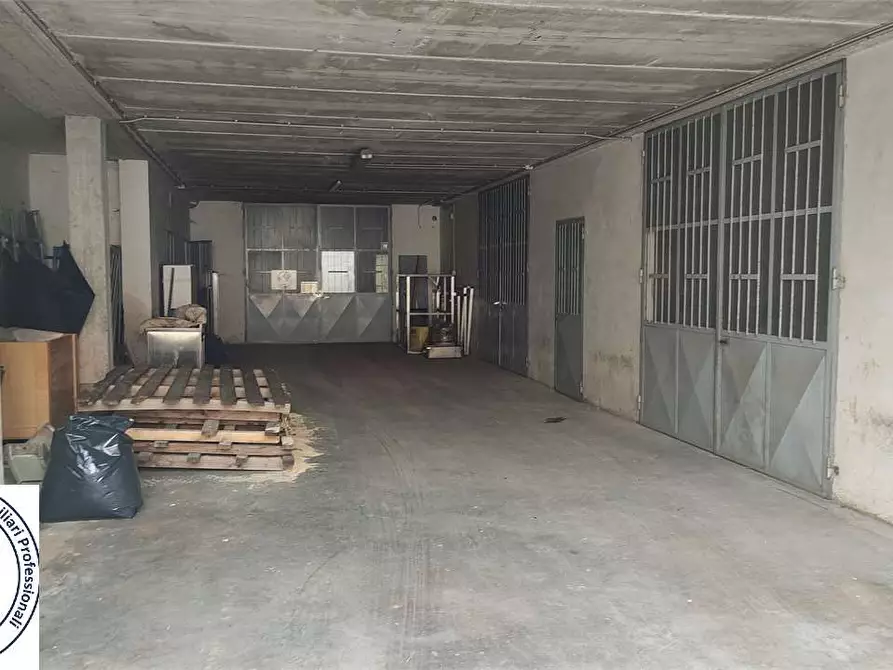 Immagine 1 di Garage in vendita  in Via Carignano 55 a La Loggia