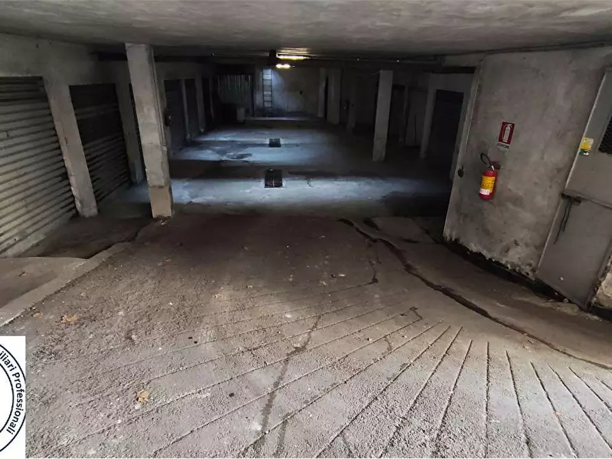 Immagine 5 di Garage in vendita  in via juvarra 12 a Nichelino