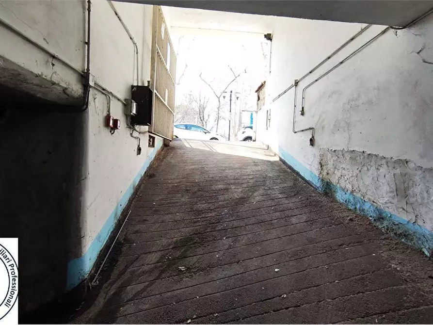 Immagine 4 di Garage in vendita  in via juvarra 12 a Nichelino