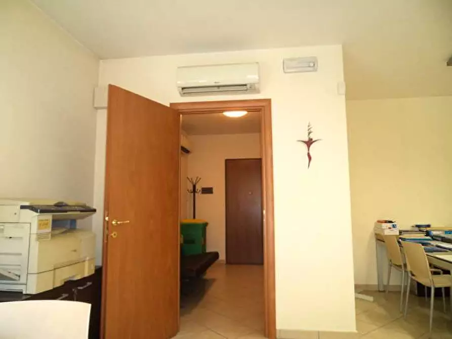 Immagine 6 di Ufficio in affitto  a Poggio A Caiano